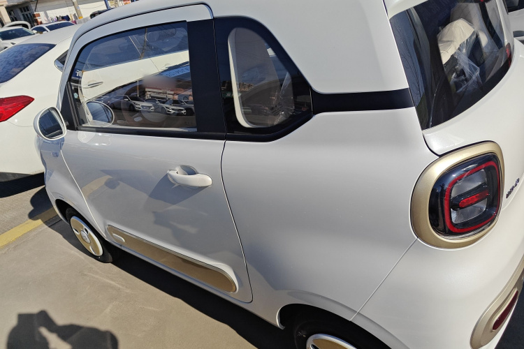 奔腾小马 2026款 222km 炫彩马车身外观4