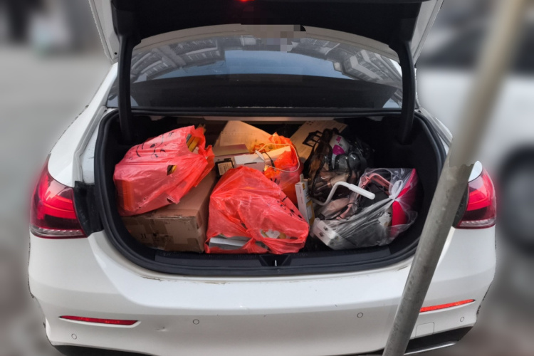 奔驰A级 2020款 A 200 L 运动轿车中控内饰23