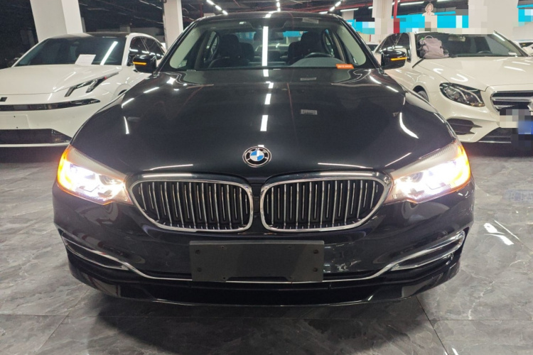 宝马5系 2018款 改款 530Li 领先型 豪华套装车身外观2