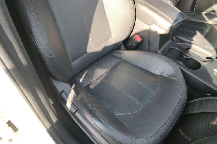 北京现代ix35 2015款 2.0L 自动两驱智能型 国IV中控内饰41