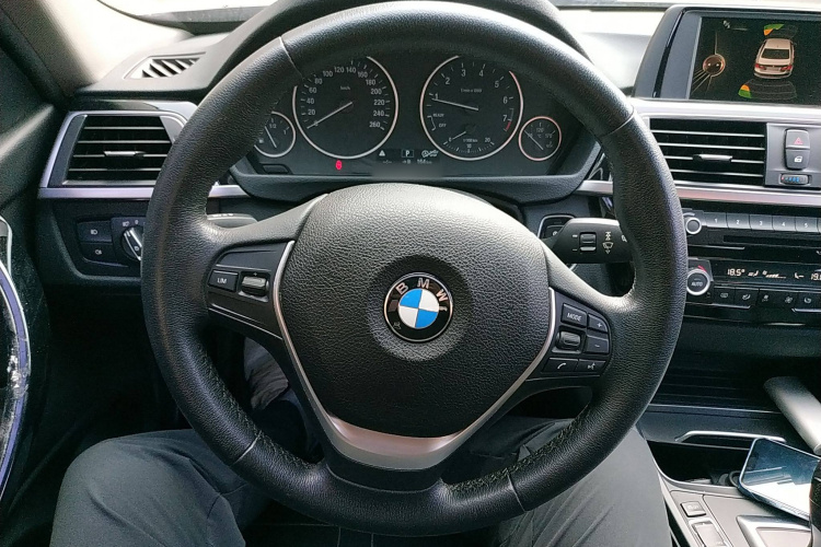 宝马3系 2017款 320Li 时尚型中控内饰13