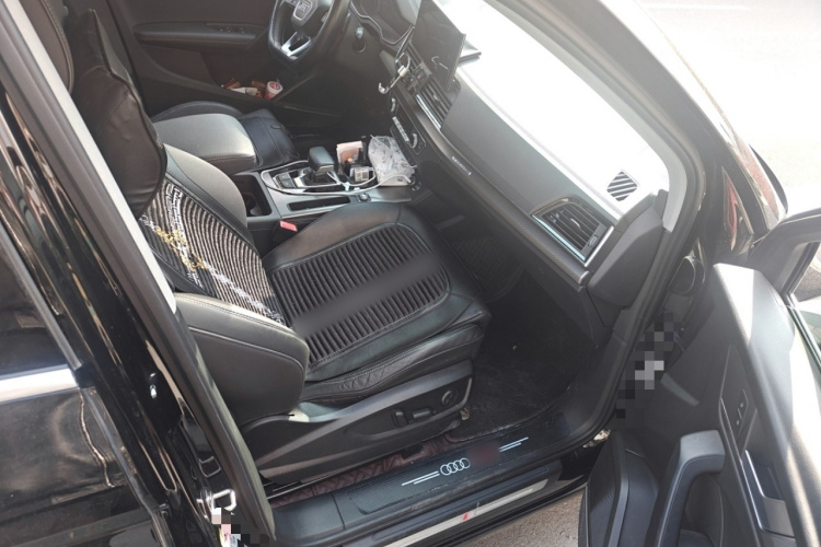 奥迪Q5L 2022款 改款 45T 豪华动感型局部细节9005