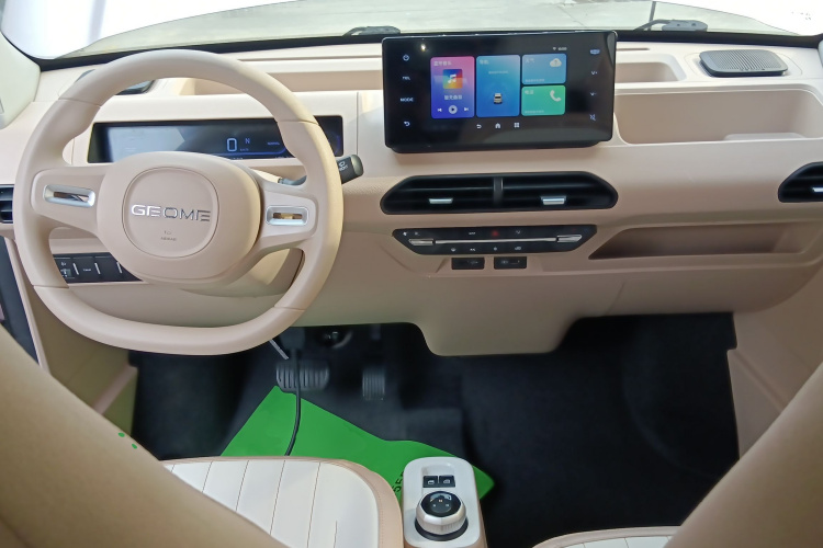 吉利银河 2023款 熊猫mini 200km 耐力熊中控内饰7002