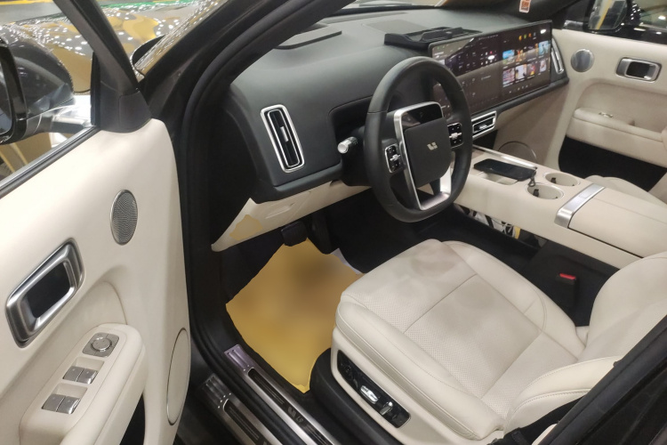 理想汽车 理想L9 2023款 Pro中控内饰20
