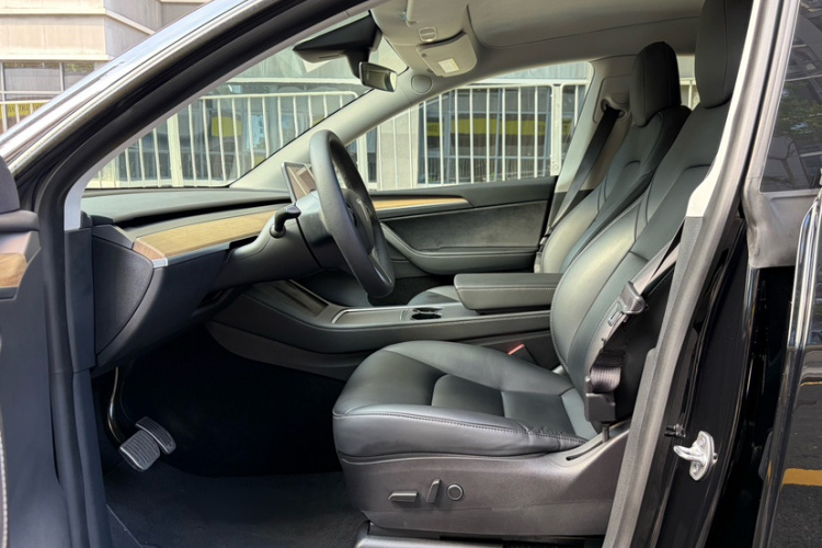 特斯拉 Model Y 2022款 后轮驱动版中控内饰7003