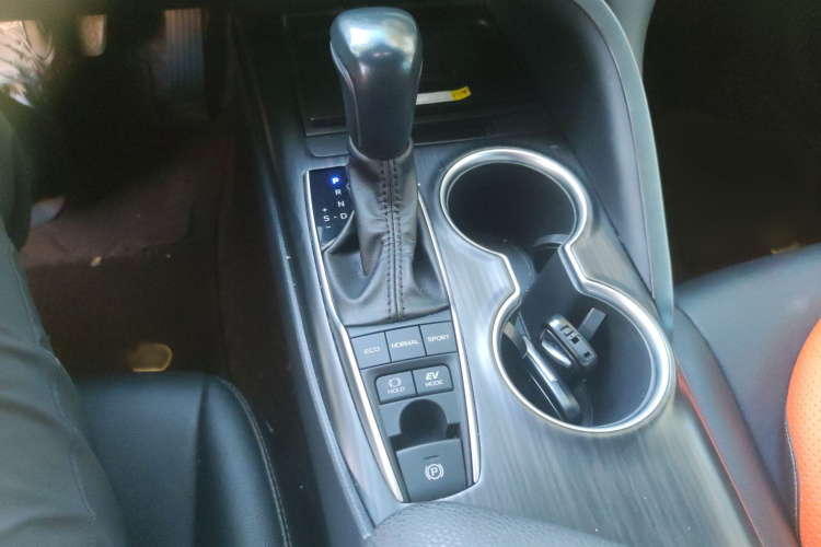 丰田 凯美瑞 2021款 双擎 2.5HGVP 领先版局部细节18