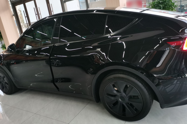 特斯拉 Model Y 2024款 后轮驱动版车身外观4