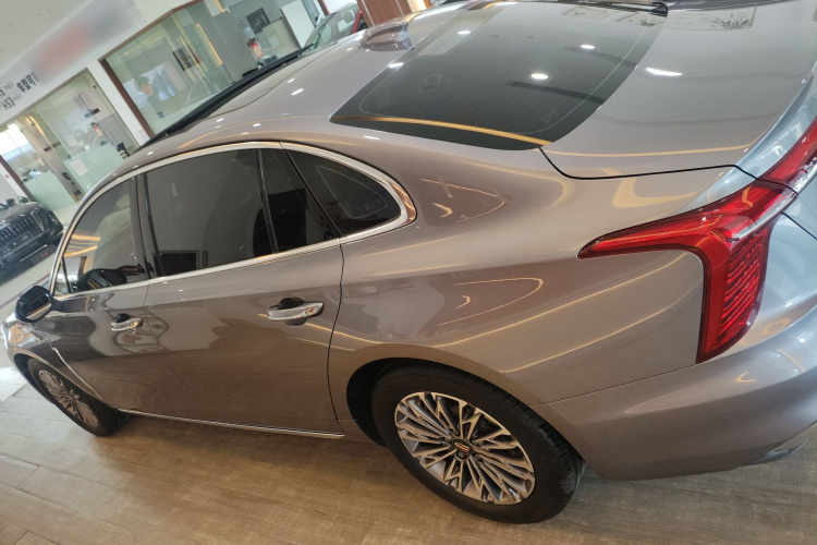 红旗H5 2023款 2.0T 自动智联旗享版车身外观4