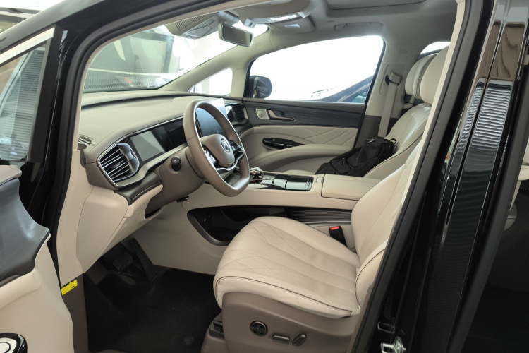 腾势D9 2022款 DM-i 970 四驱旗舰型中控内饰19