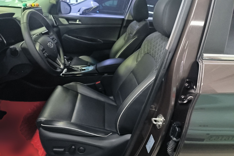 现代 途胜 2019款 280TGDi 双离合两驱智联版 国V局部细节19