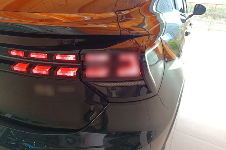 领克05 2020款 2.0TD 四驱劲Halo车身外观9