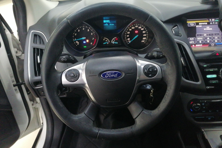 福特 福克斯 2012款 三厢 1.6L 自动风尚型中控内饰13