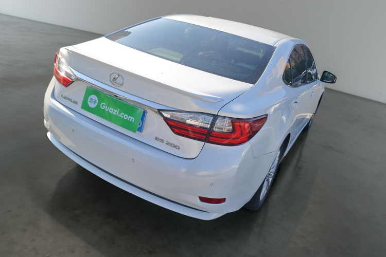 雷克萨斯ES 2015款 200 精英版车身外观7