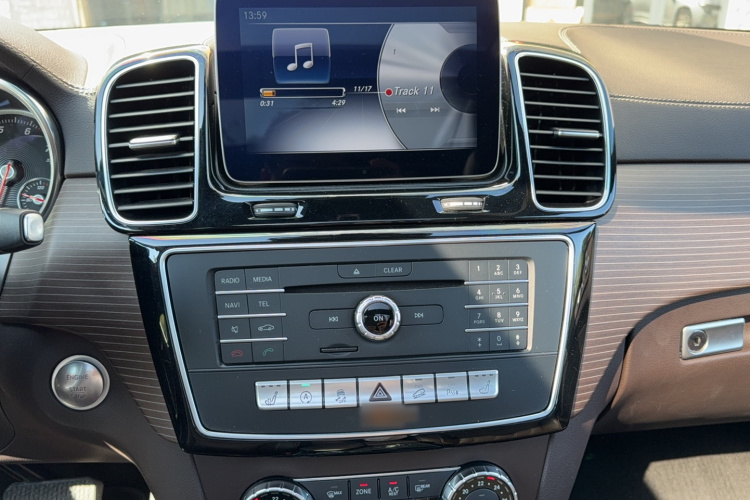 奔驰GLE 2018款 GLE 320 4MATIC 动感型臻藏版局部细节16