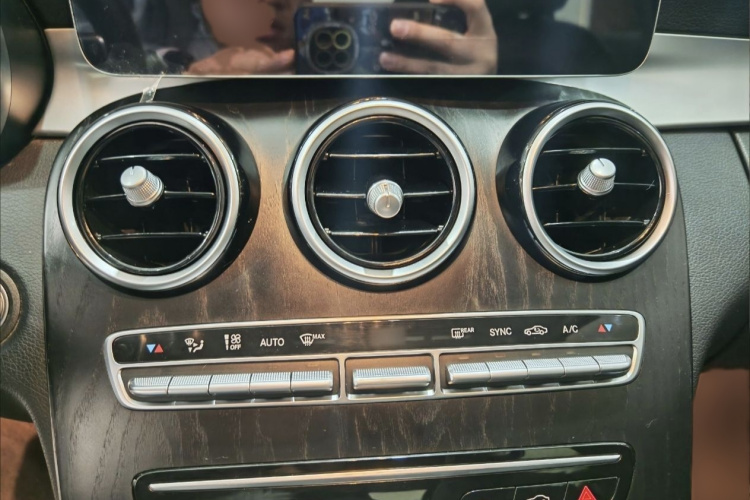 奔驰C级 2020款 改款 C 200 L 时尚型运动版中控内饰7010