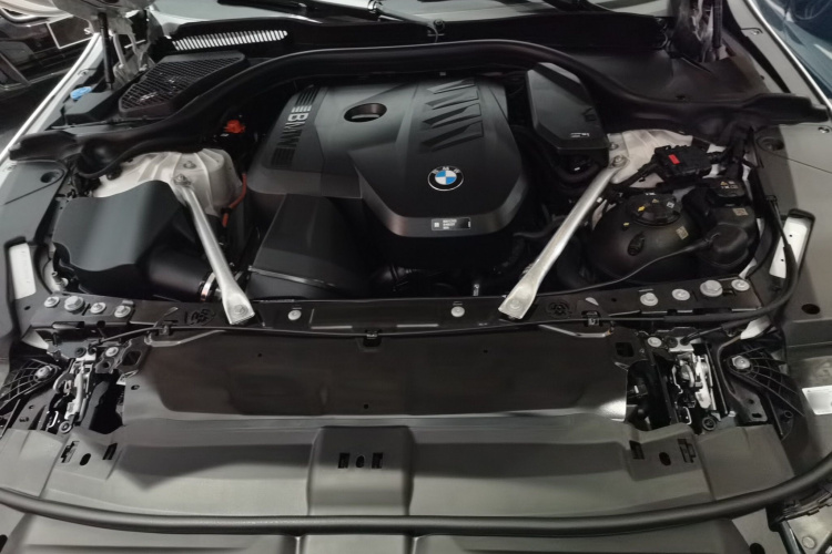 宝马5系 2025款 530Li 领先型 M运动套装机舱底盘24