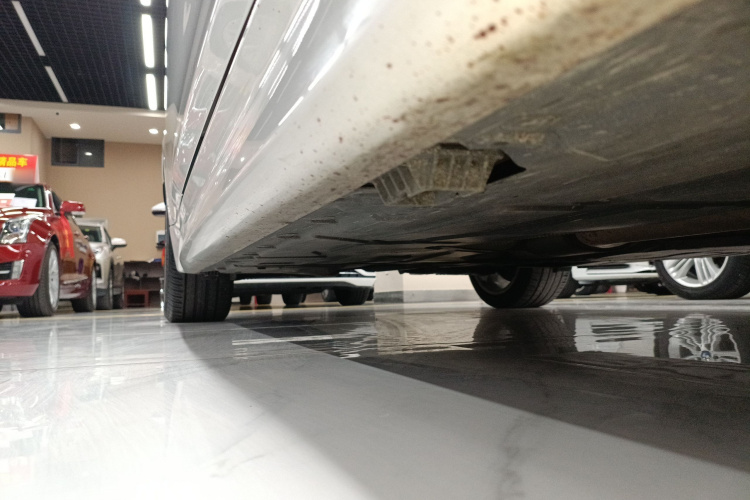 宝马3系 2018款 320Li 领先型M运动套装局部细节9001