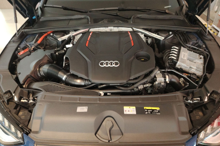 奥迪S4 2023款 S4 3.0TFSI机舱底盘24