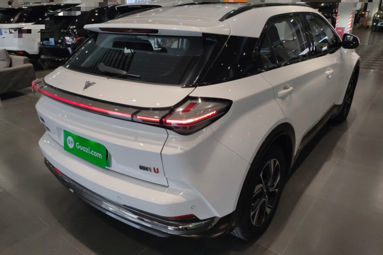 哪吒汽车 2022款 哪吒U-Ⅱ 610 三元锂车身外观7