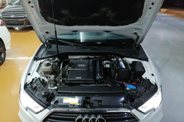 奥迪A3 2018款 30周年年型 Limousine 35 TFSI 时尚型机舱底盘24