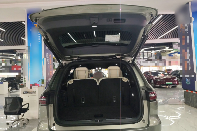 理想汽车 理想ONE 2020款 增程7座版机舱底盘23