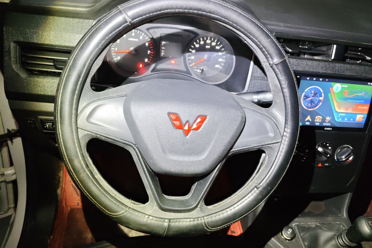 五菱汽车 五菱宏光PLUS 2020款 1.5L 手动标准型 5座中控内饰13