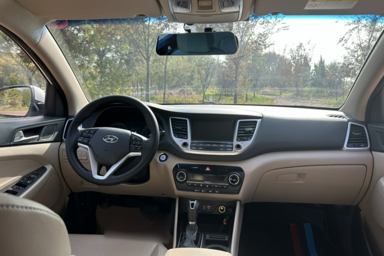 现代 途胜 2015款 1.6T 双离合两驱智能型中控内饰7002