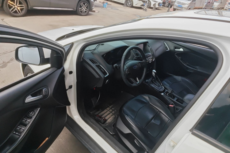 福特 福克斯 2015款 两厢 EcoBoost 125 自动超能风尚型中控内饰7003