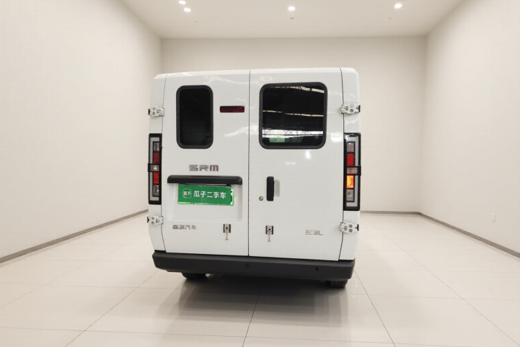 SRM鑫源新能源E3L 2025款 宁德41.86Kwh 305KM 实用型客车车身外观6