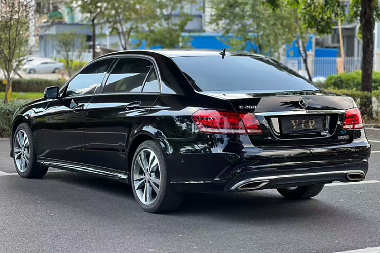奔驰E级 2015款 E 260 L 运动型车身外观6003