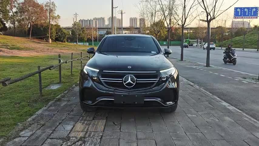 奔驰EQC 2022款 改款 EQC 400 4MATIC实拍1