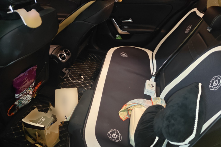 奔驰A级 2020款 A 180 L 运动轿车中控内饰21