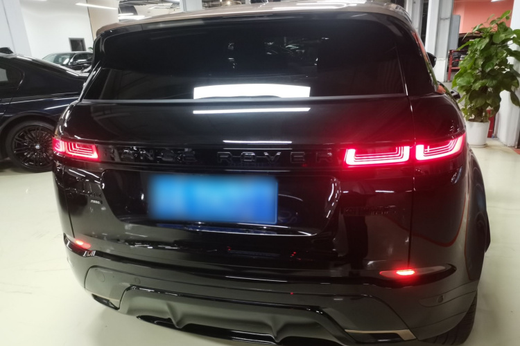 路虎 揽胜极光 2023款 极光L 249PS 科林斯古铜特别版车身外观6