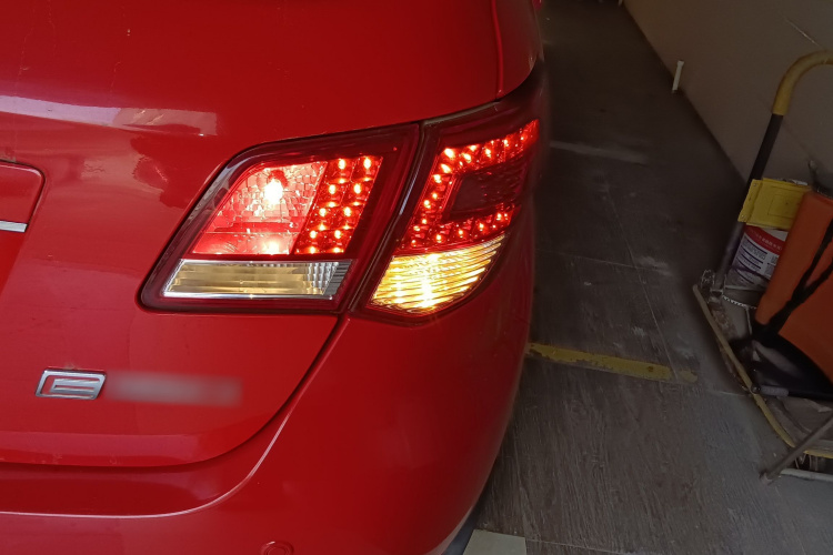 北京汽车E系列 2012款 两厢 1.5L 自动乐尚版车身外观9