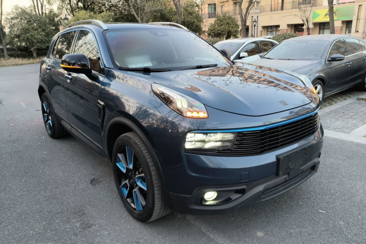 领克01 2017款 2.0T 两驱耀Pro版车身外观3