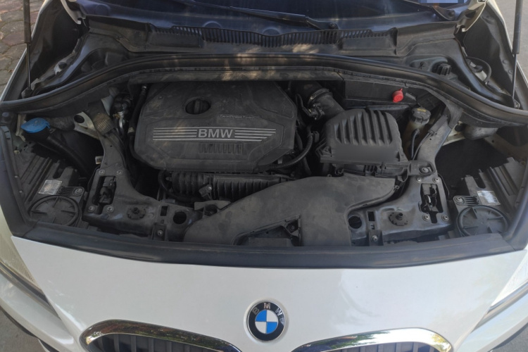 宝马2系多功能旅行车 2019款 220i 领先型局部细节24