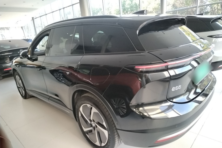 蔚来ES6 2024款 75kWh车身外观4