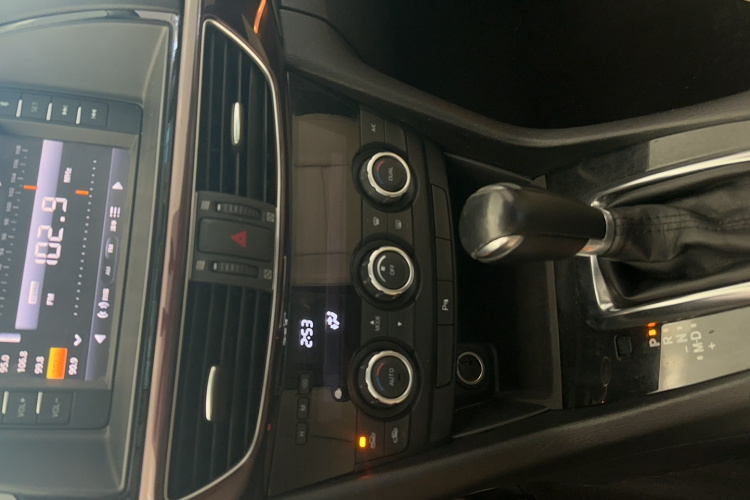 马自达 阿特兹 2014款 2.0L 蓝天尊贵版中控内饰7003