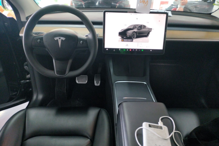 特斯拉 Model Y 2022款 长续航全轮驱动版中控内饰12