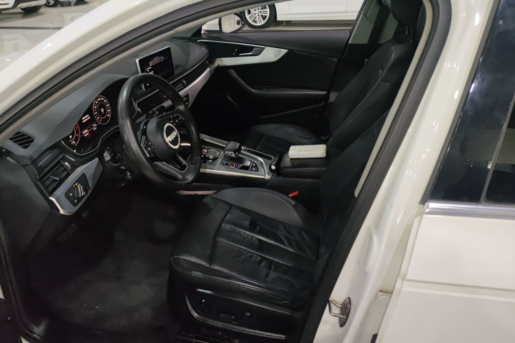 奥迪A4L 2019款 40 TFSI 时尚型 国VI中控内饰19