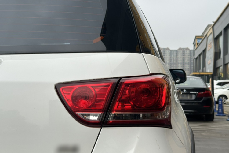 长城M4 2014款 1.5L 手动豪华型车身外观6010