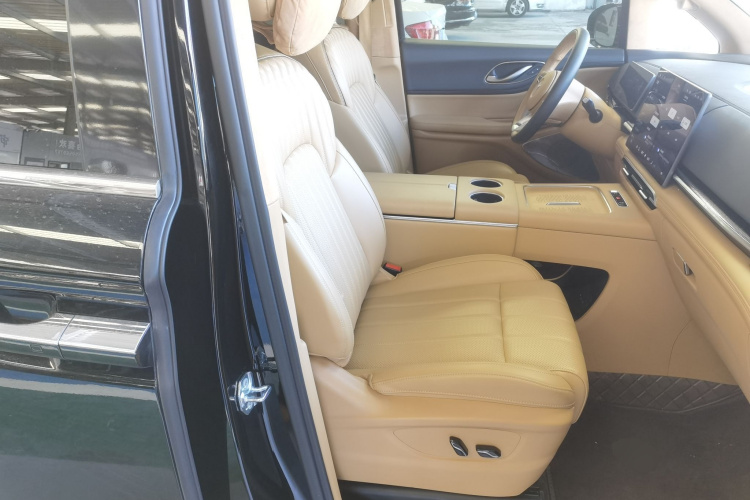 岚图汽车 岚图梦想家 2025款 PHEV 四驱旗舰乾崑版局部细节41