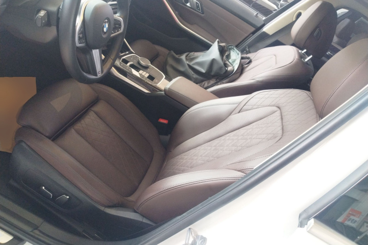 宝马3系 2024款 325Li M运动套装中控内饰19