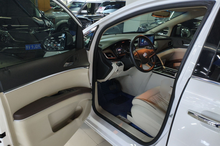 别克GL8 2022款 陆上公务舱 652T 豪华型中控内饰7003