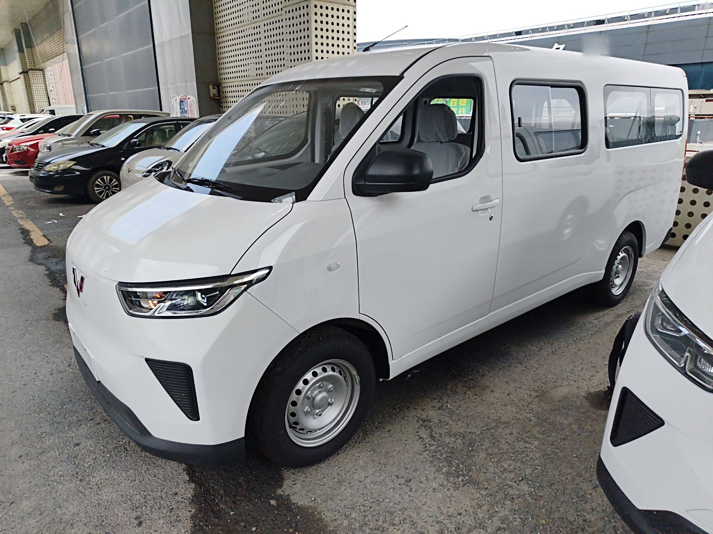 五菱汽车 五菱扬光 2024款 300KM 舒适型客车版 75kW