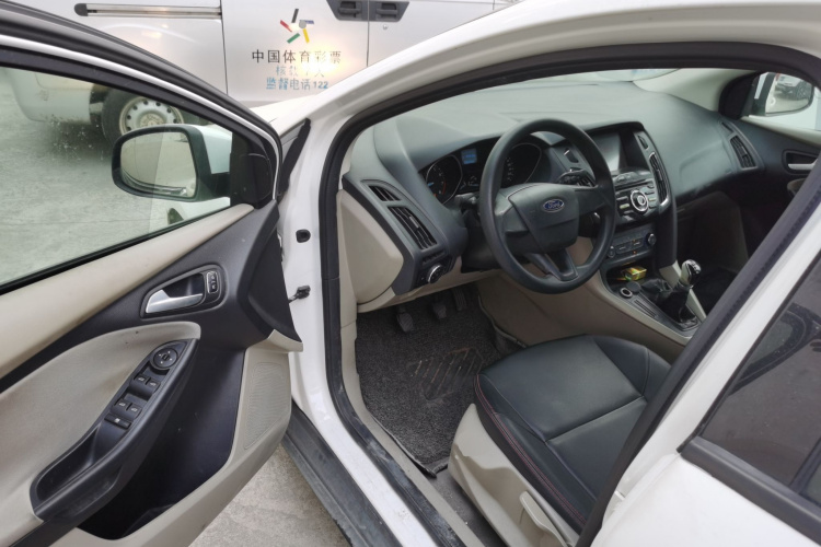 福特 福克斯 2017款 三厢 1.6L 手动舒适型智行版中控内饰7003