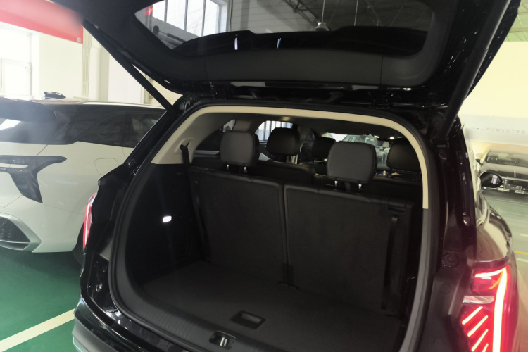 红旗HS7 PHEV 2025款 2.0T PHEV 两驱旗享版 6座机舱底盘23