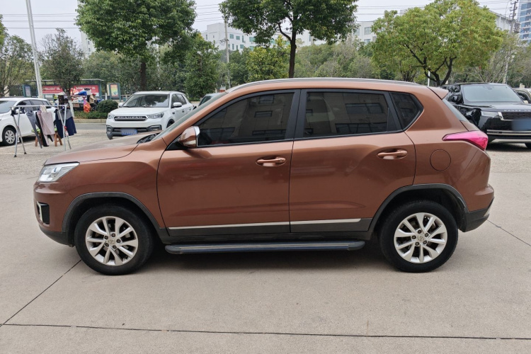 北京汽车 绅宝X35 2016款 1.5L 手动精英版车身外观4