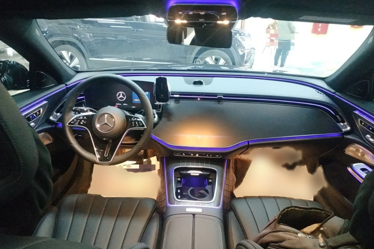 奔驰E级 2025款 改款 E 300 L 豪华型中控内饰7002