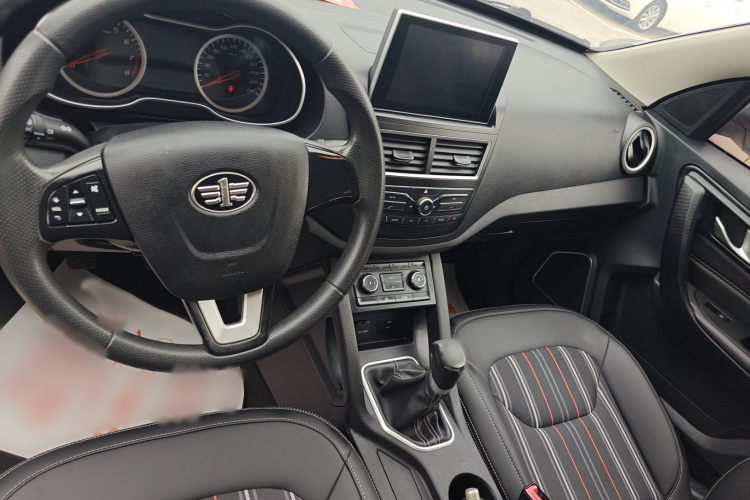 奔腾X40 2017款 1.6L 手动豪华型局部细节13